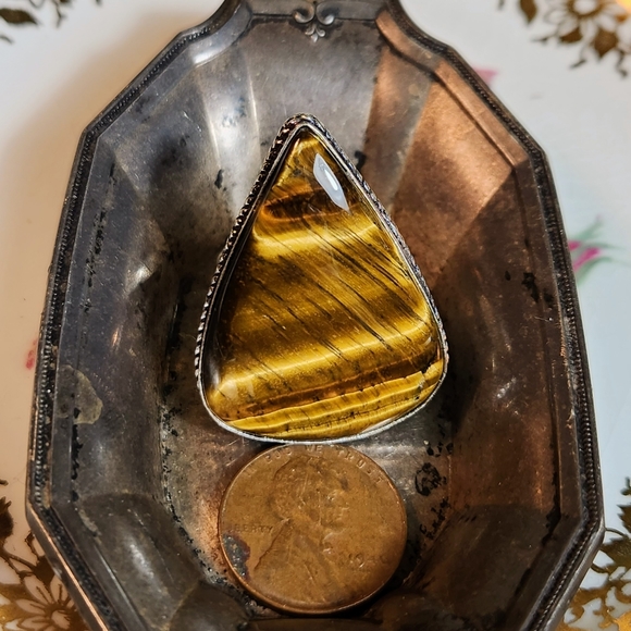 Silky, Sexy, Size 7 1/2, Irresistable Tiger Eye Ring. This Has Incredible Shine! - Picture 3 of 4